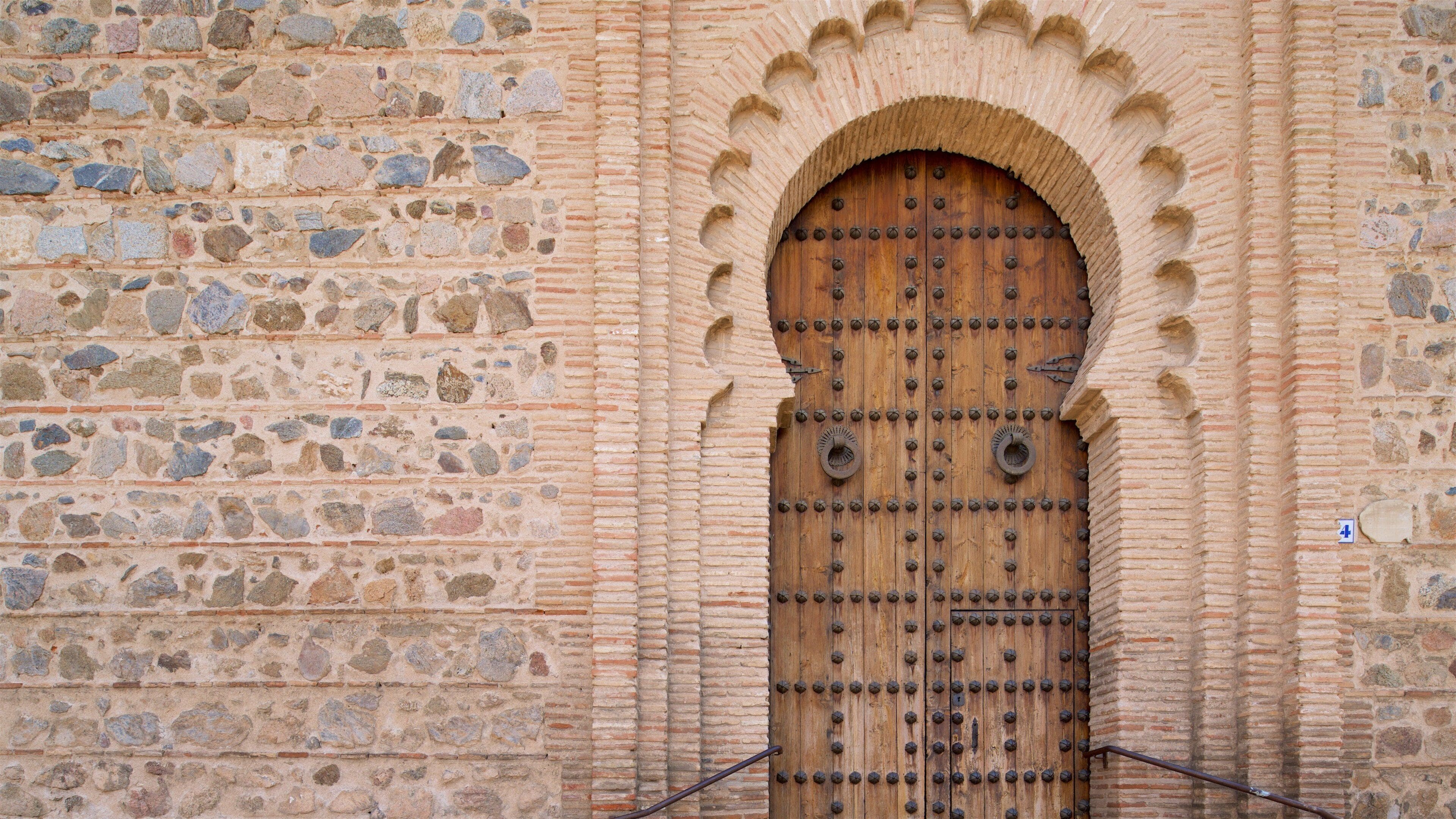 Church of Santiago del Arrabal featuring heritage elements