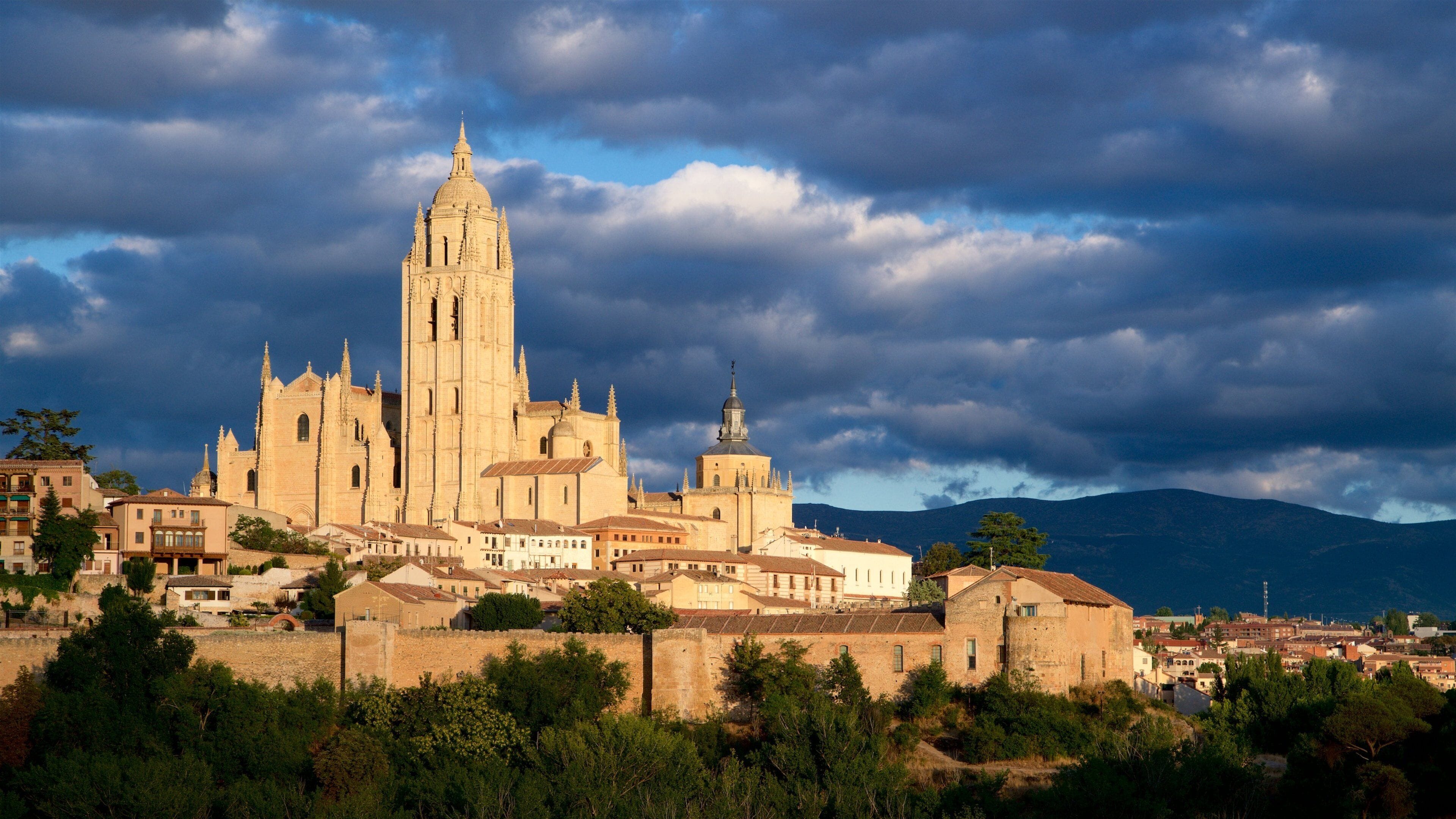 Segovia Cathedral Tours - Book Now | Expedia