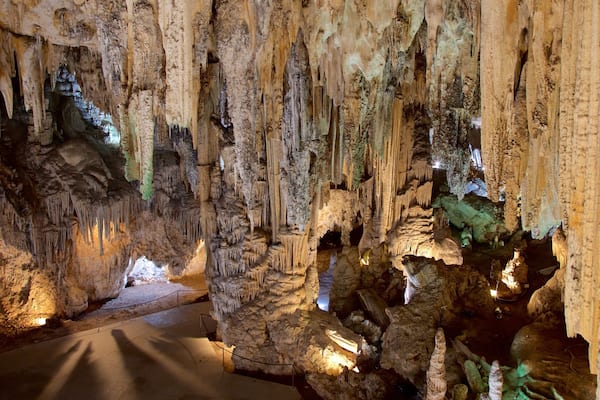 Nerja Caves which includes caves