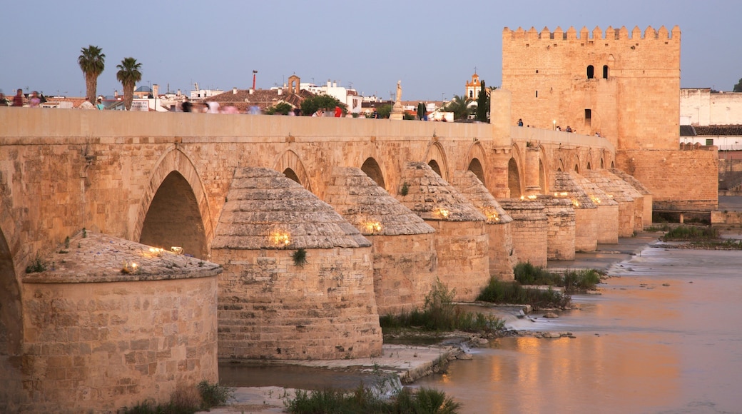 Puente romano mostrando un puente, elementos del patrimonio y un río o arroyo