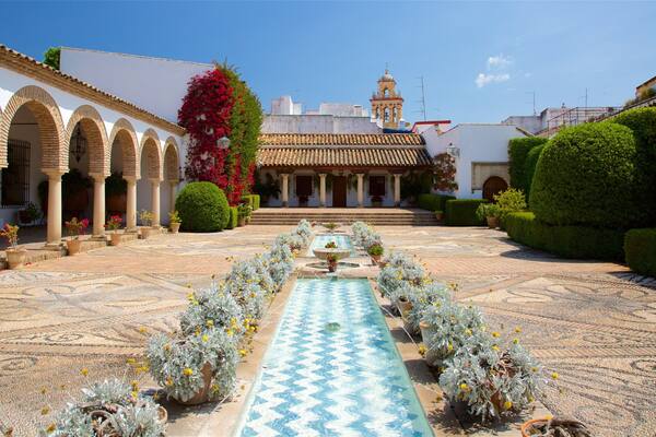 Marques de Viana Palace qui includes square ou place