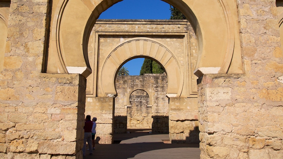 Medina Azahara som inkluderar historiska element