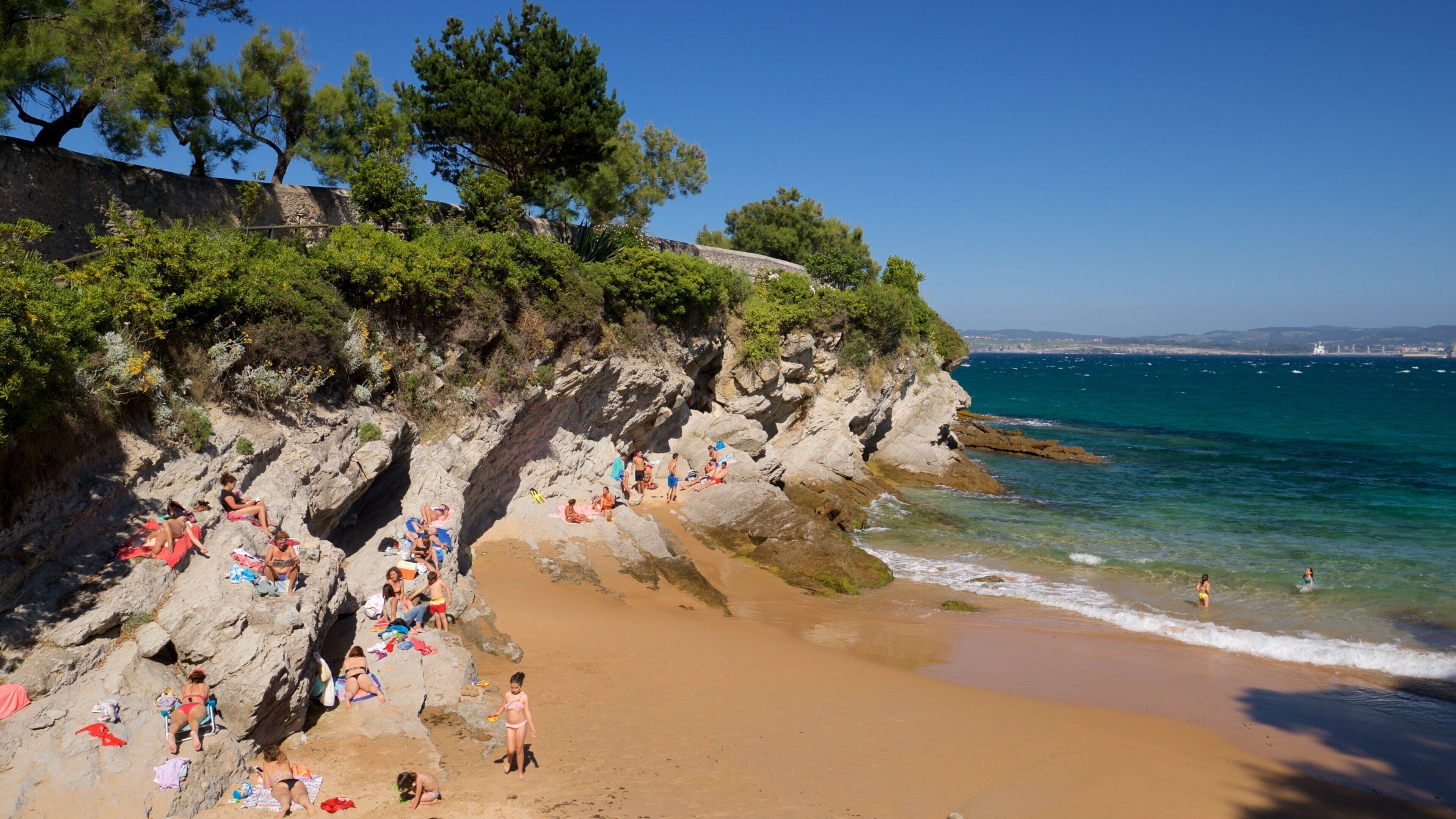 エル サルディネロ ビーチ フィーチャー 岩の多い海岸線, 海岸線の眺め と 砂浜