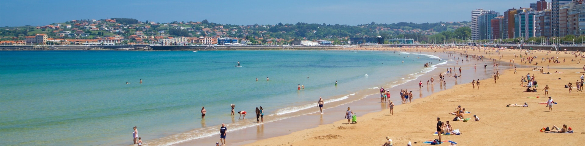 Praia San Lorenzo caracterizando paisagens litorâneas, uma cidade litorânea e uma cidade