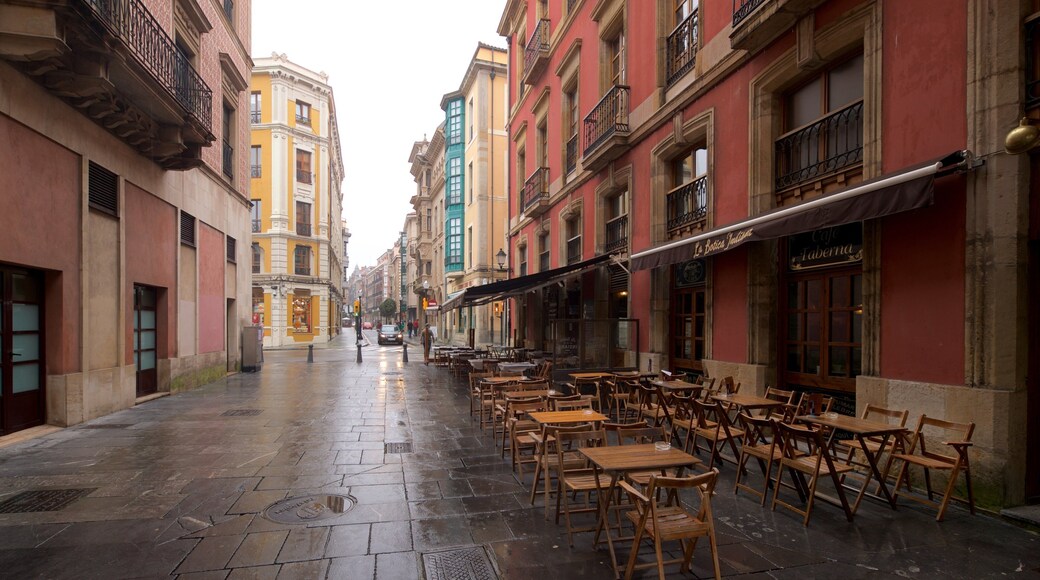 Plaza Mayor showing heritage elements