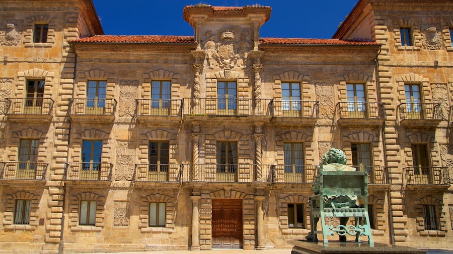 PalĂĄcio de Camposagrado que inclui uma estĂĄtua ou escultura e arquitetura de patrimĂŽnio