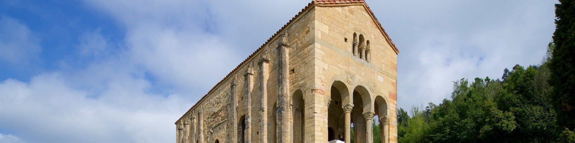 Santa Maria del Naranco which includes heritage architecture