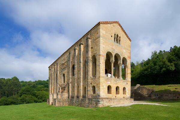 Santa María del Naranco das einen historische Architektur