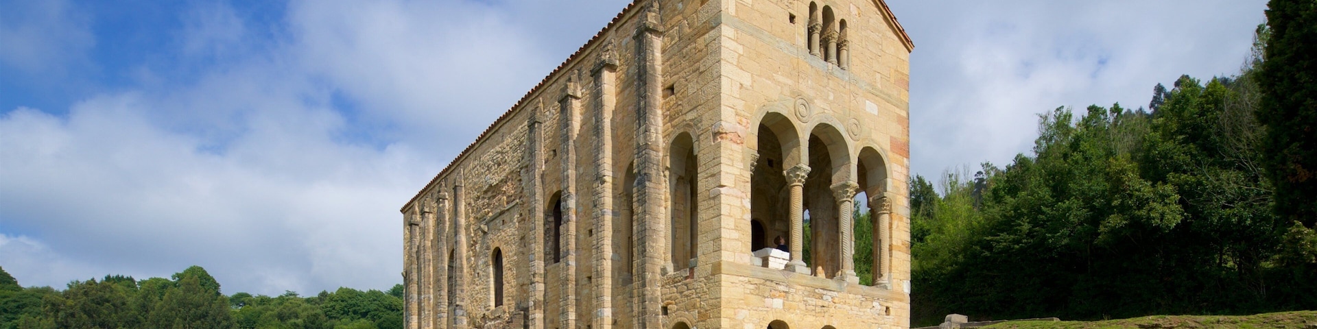 Santa Maria del Naranco which includes heritage architecture