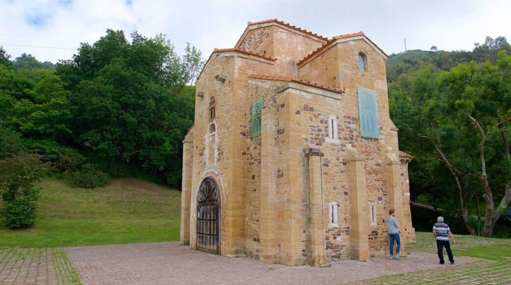 San Miguel de Lillo showing heritage architecture as well as a couple