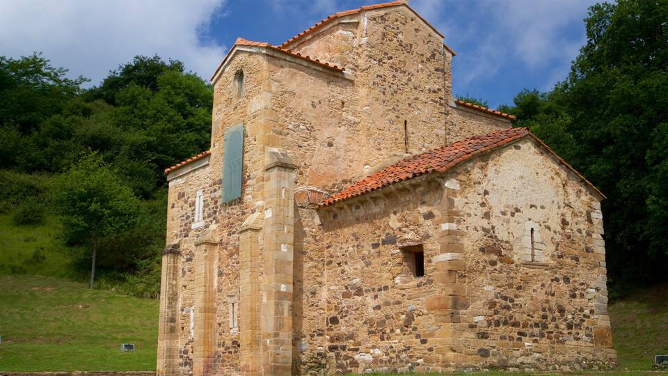San Miguel de Lillo mostrando arquitetura de patrimônio