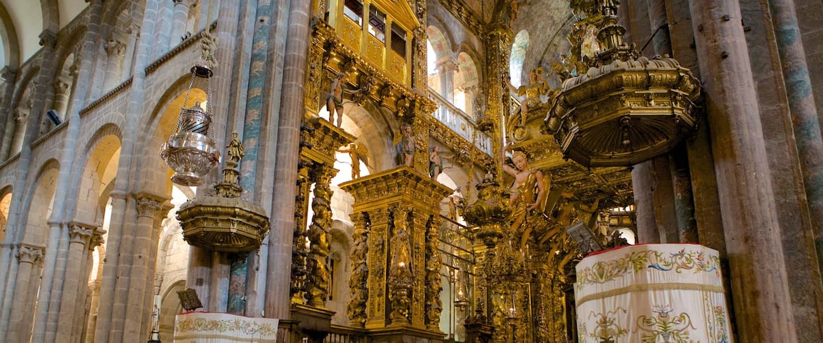 Santiago de Compostela Cathedral which includes a church or cathedral, religious elements and interior views