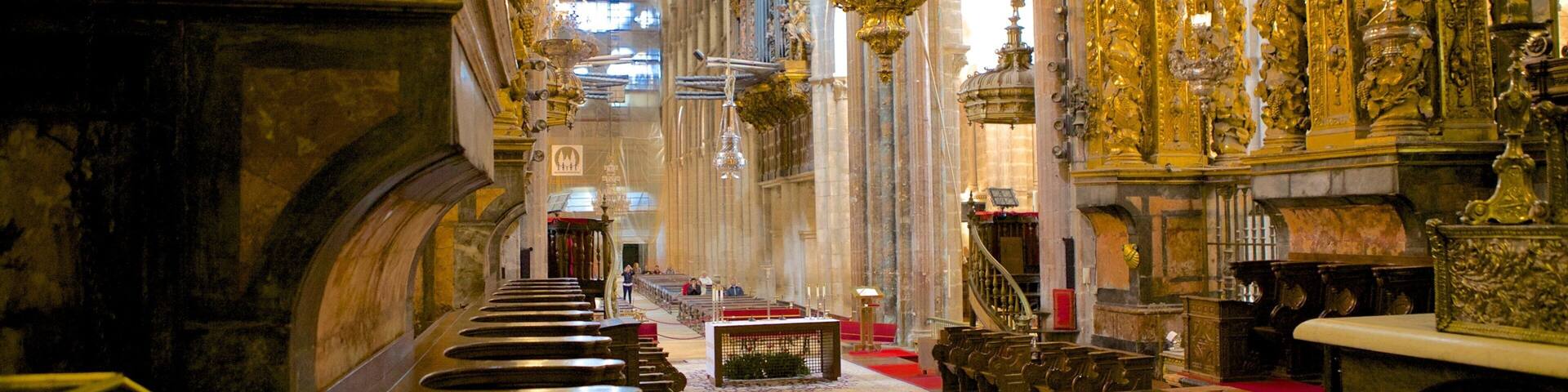 Santiago de Compostela Cathedral featuring a church or cathedral, religious aspects and interior views