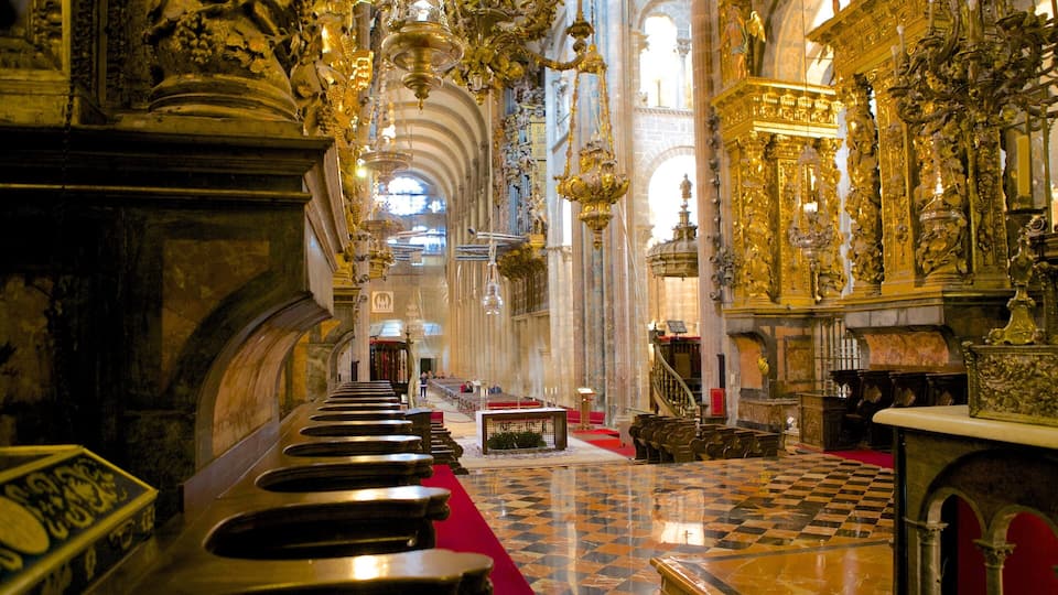 Santiago de Compostela Cathedral featuring a church or cathedral, religious aspects and interior views