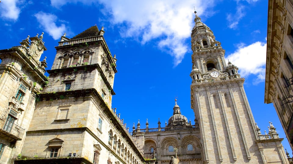 Santiago de Compostela Cathedral showing a church or cathedral, religious elements and heritage elements