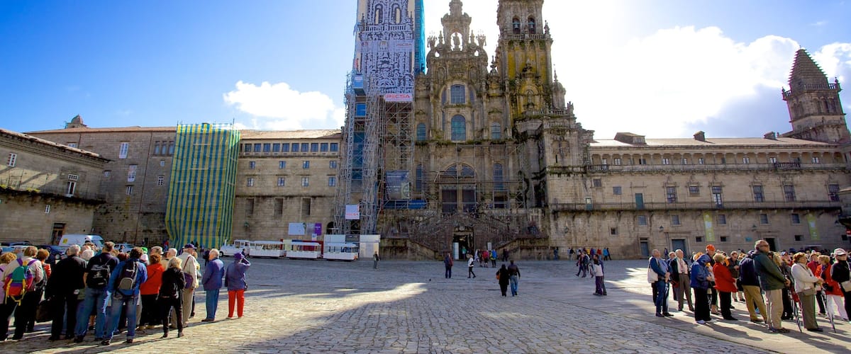Obradoiro Square showing a square or plaza, heritage architecture and a city