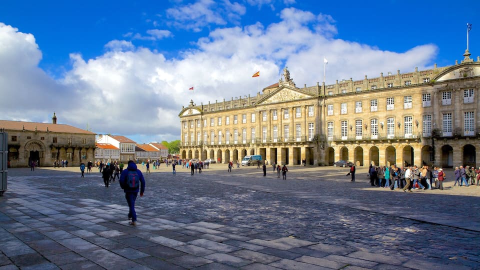 Obradoiro Square featuring a square or plaza and heritage architecture as well as a large group of people