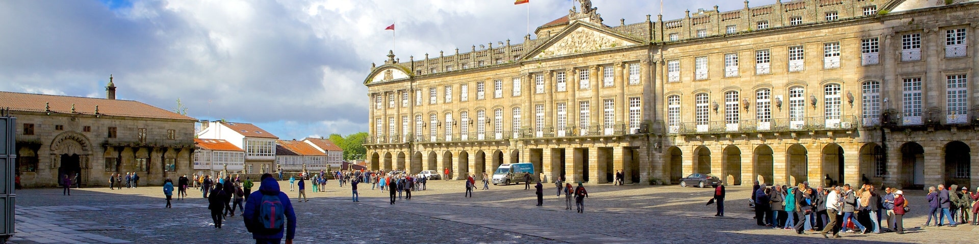 Obradoiro Square featuring a square or plaza and heritage architecture as well as a large group of people