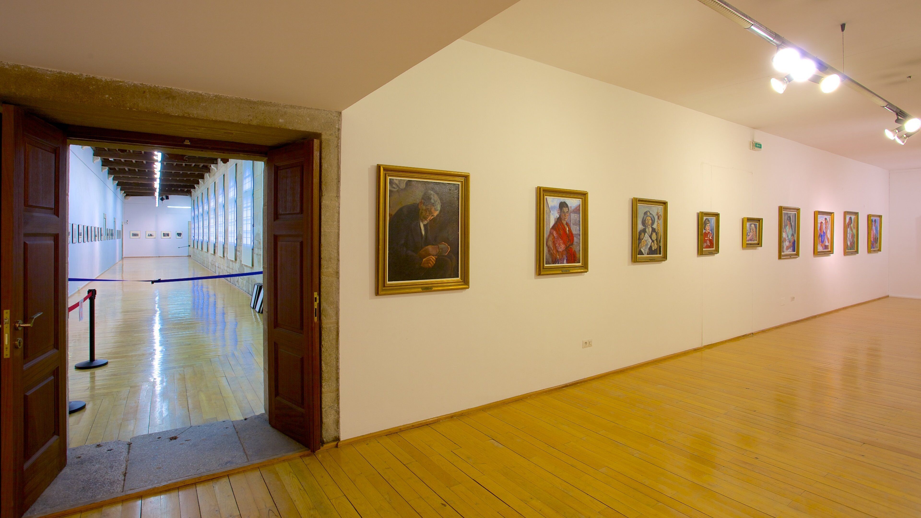 Museo del Pueblo Gallego og byder på interiør og kunst