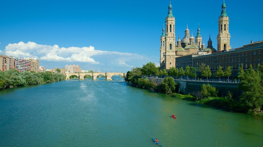 Aragón que incluye un río o arroyo, patrimonio de arquitectura y una iglesia o catedral