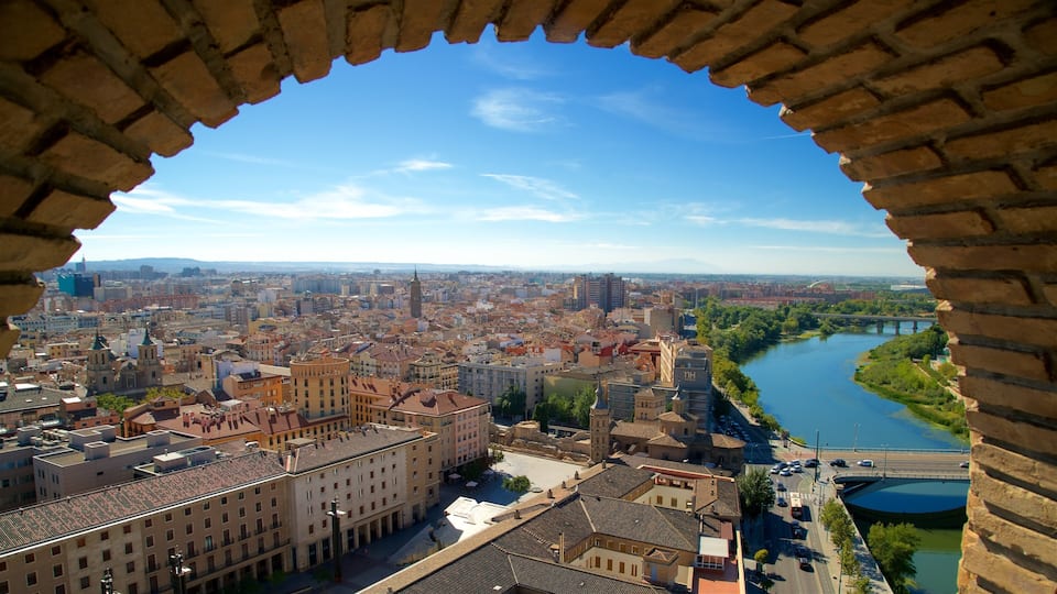 Basilica de Nuestra Senora del Pilar showing a city and a river or creek