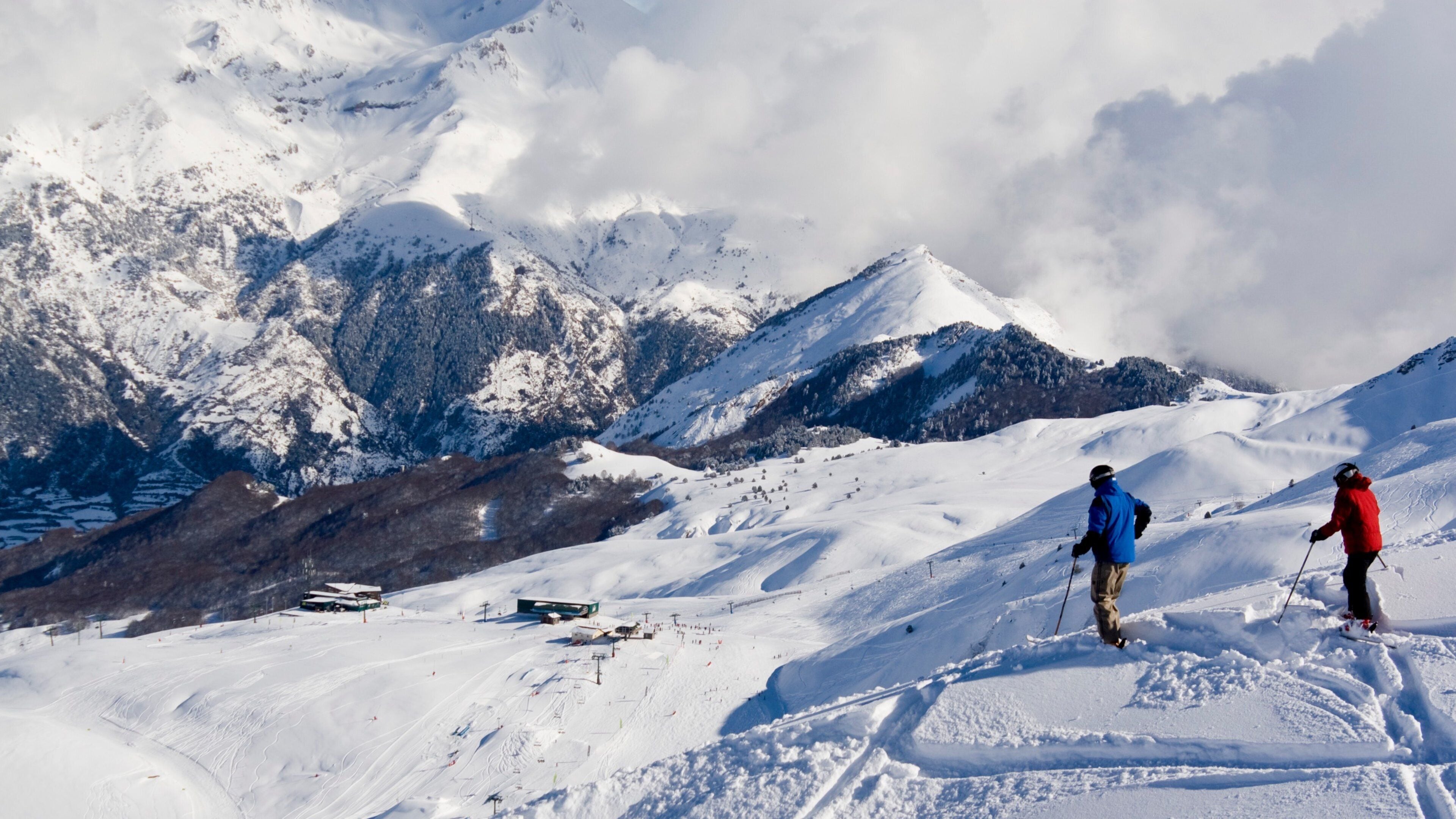 Formigal Ski Resort featuring snow skiing, snow and mountains