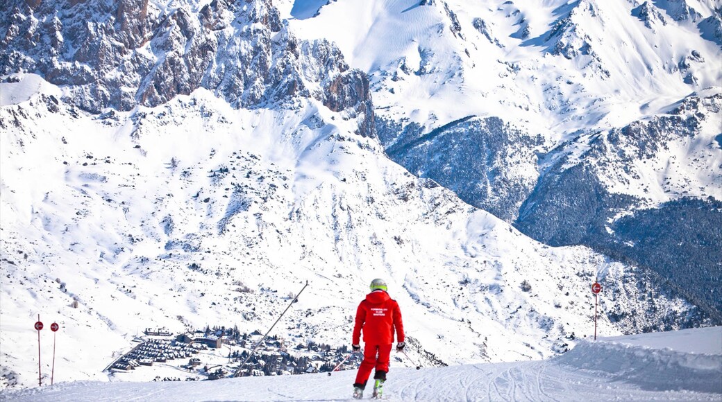 Estación de esquí de Formigal ofreciendo esquiar en la nieve, nieve y montañas