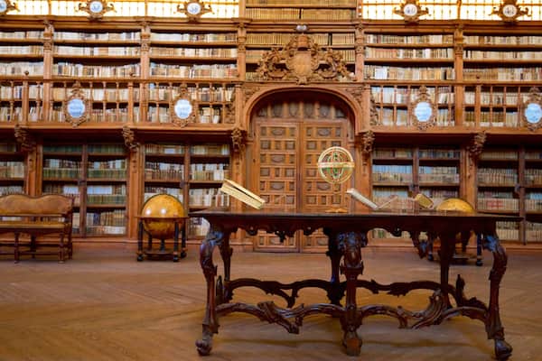 University of Salamanca showing interior views and heritage elements