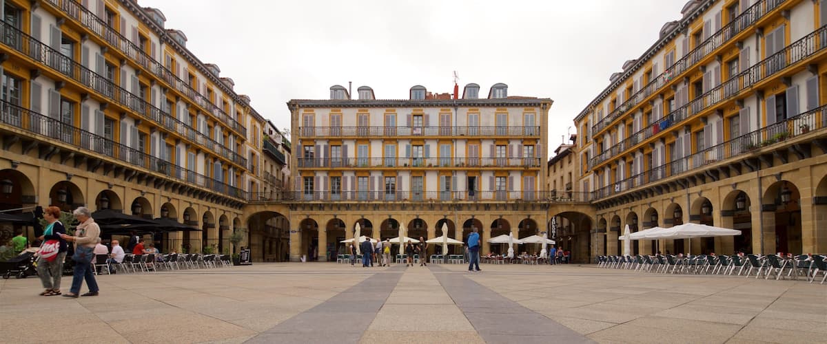 Plaza de La Constitucion som viser kulturarv og torg eller plass