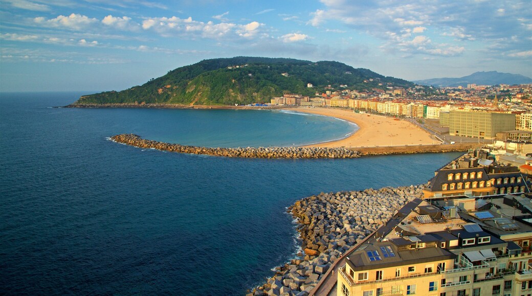 Monte Urgull which includes a coastal town, a beach and general coastal views
