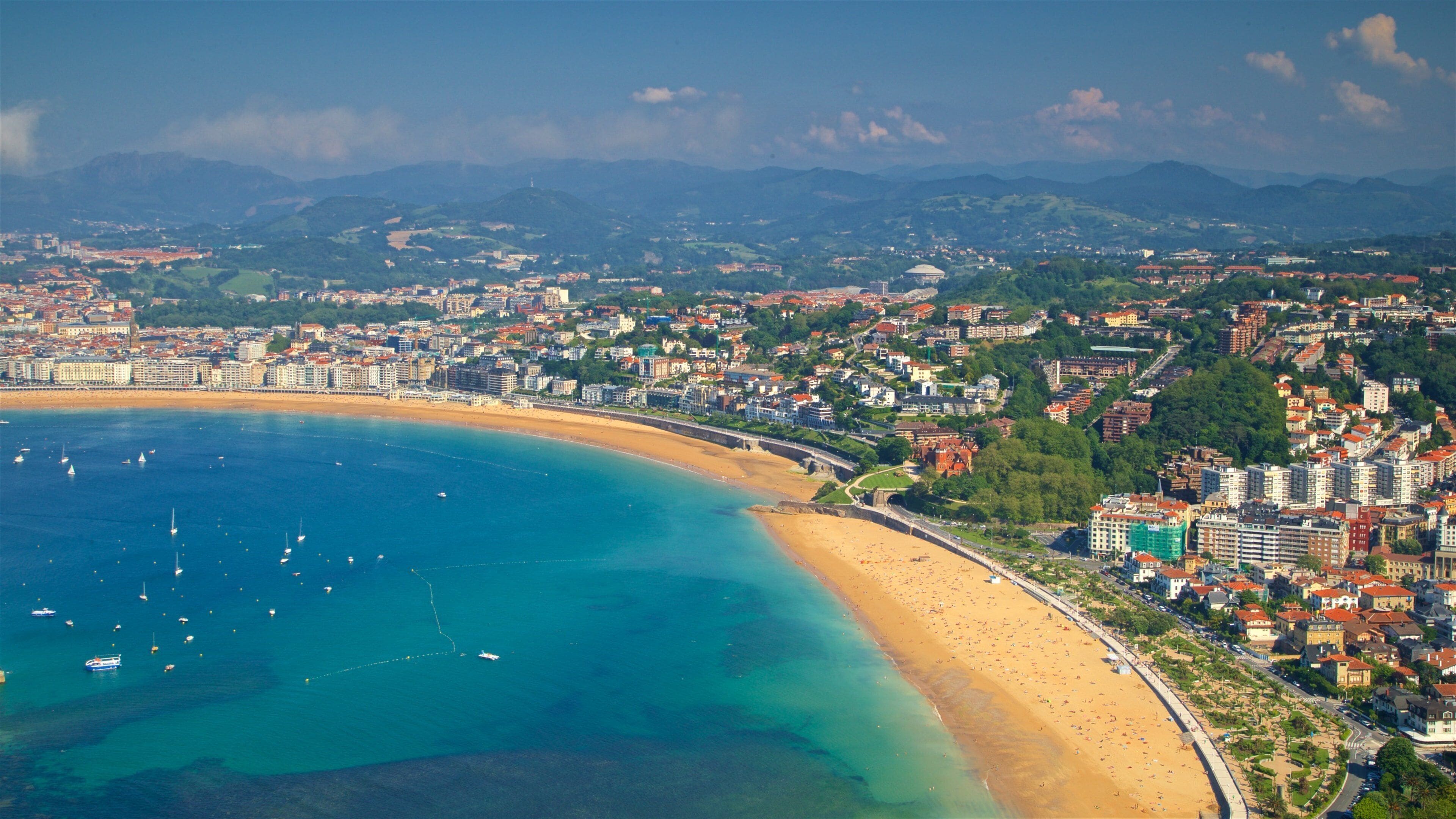 伊格爾多山 呈现出 濱海小鎮, 港灣 和 一般的  海岸景觀