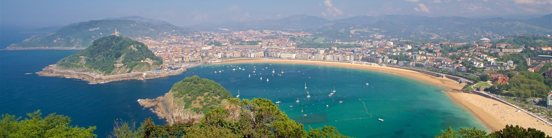 Monte Igueldo mostrando paisagens litorâneas, paisagem e uma cidade litorânea