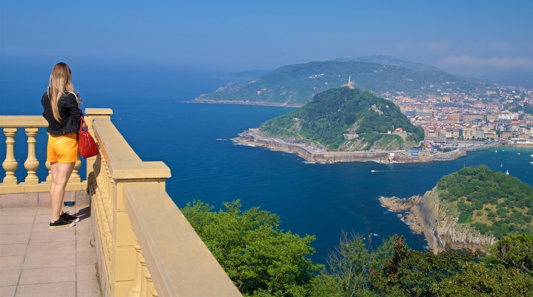 Monte Igueldo showing landscape views, a coastal town and general coastal views