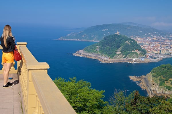 Monte Igueldo mostrando paisagens litorâneas, paisagem e paisagens
