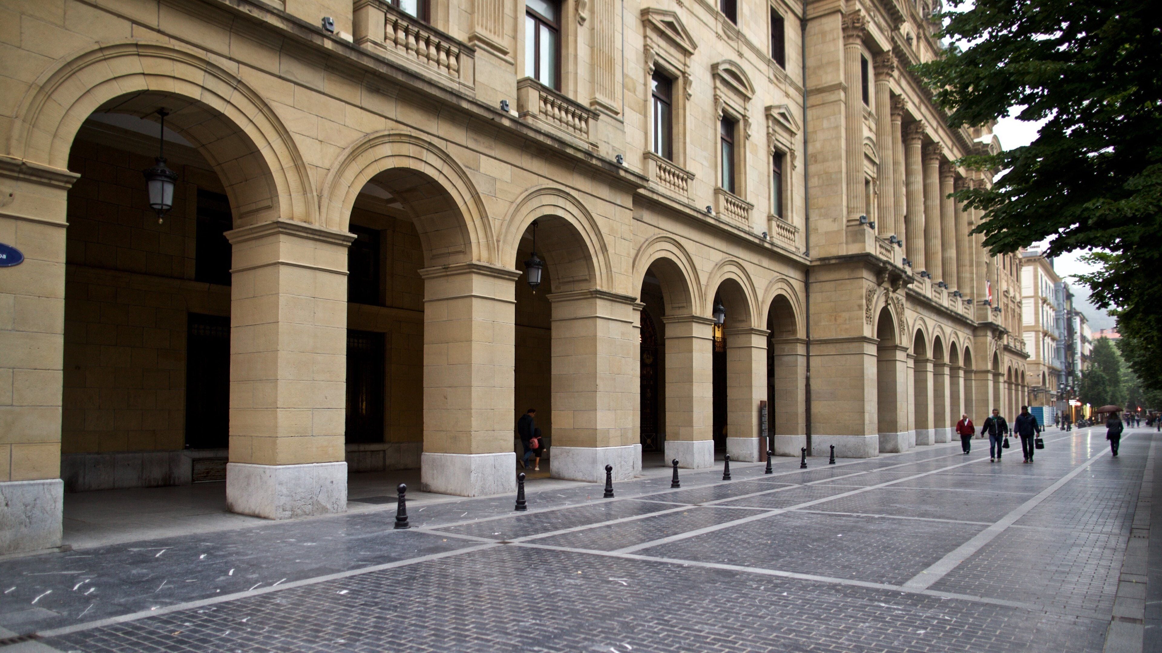 Plaza Gipuzkoa which includes heritage elements