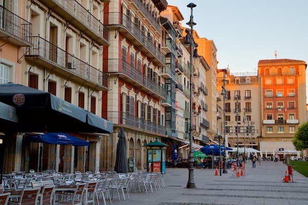 Plaza del Castillo montrant ville