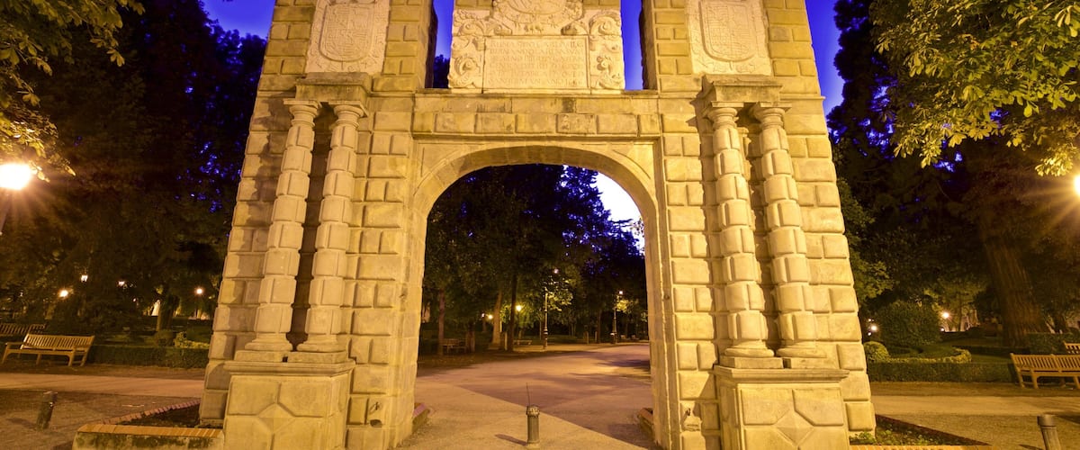 Parque de la Taconera bevat nachtleven, historisch erfgoed en een park