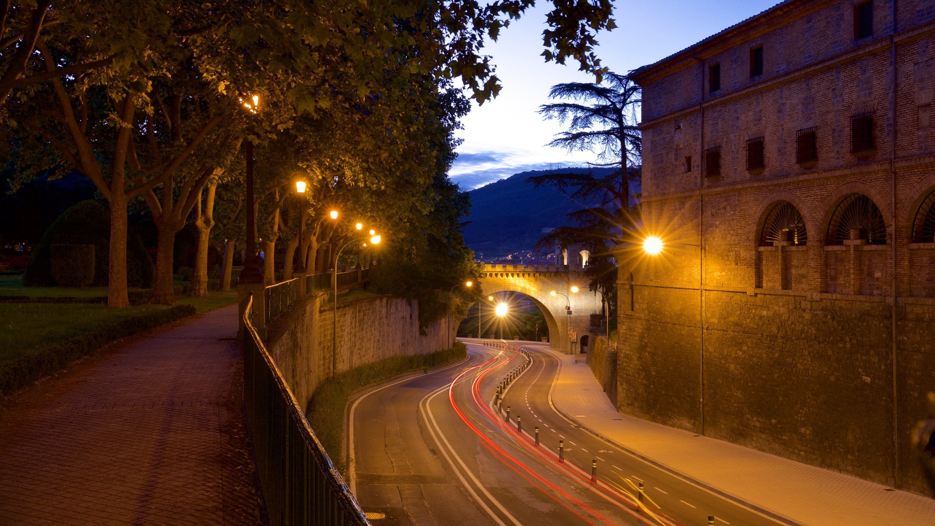 Parque de la Taconera mostrando cenas noturnas