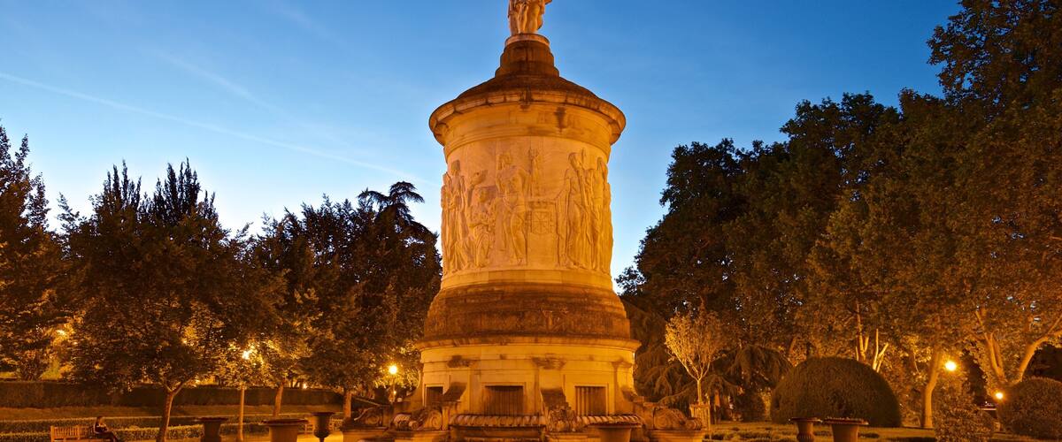 Parque de la Taconera bevat een park, een fontein en historisch erfgoed