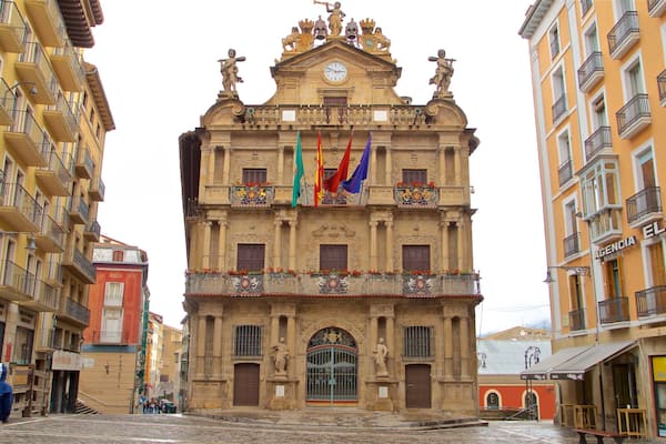 HĂŽtel de ville de Pampelune qui includes patrimoine architectural