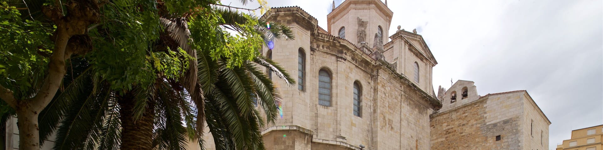 Santander Cathedral featuring heritage architecture