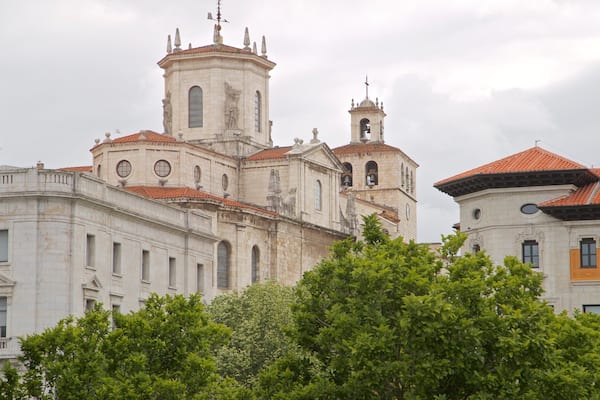 Cathédrale de Santander qui includes patrimoine architectural