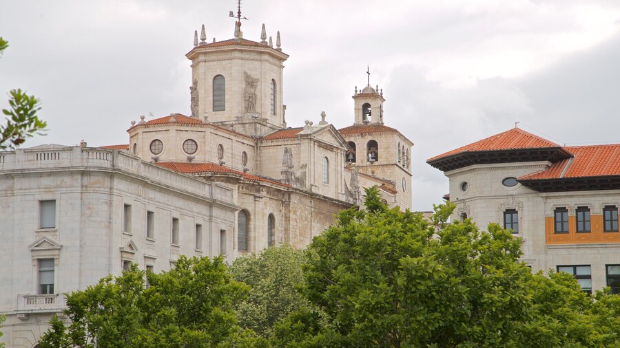 Santander Cathedral which includes heritage architecture