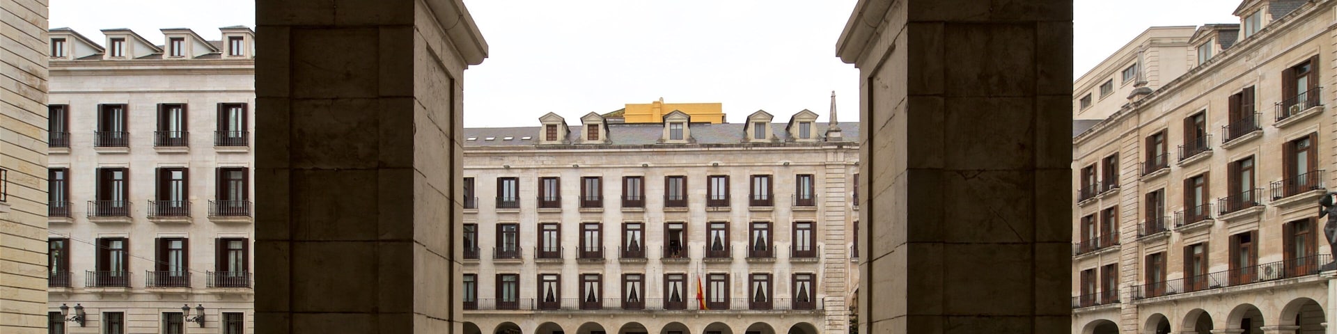 Plaza Porticada featuring a square or plaza and heritage architecture
