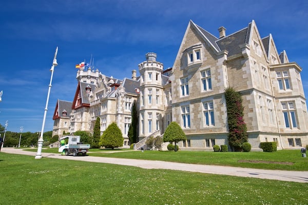 Palais royal de la Magdalena montrant patrimoine architectural, maison et jardin
