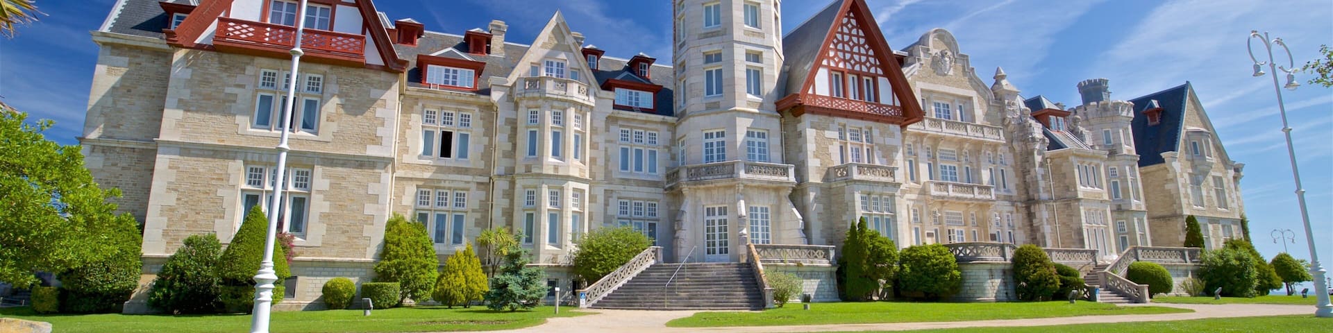 Palacio de la Magdalena which includes a garden and heritage architecture