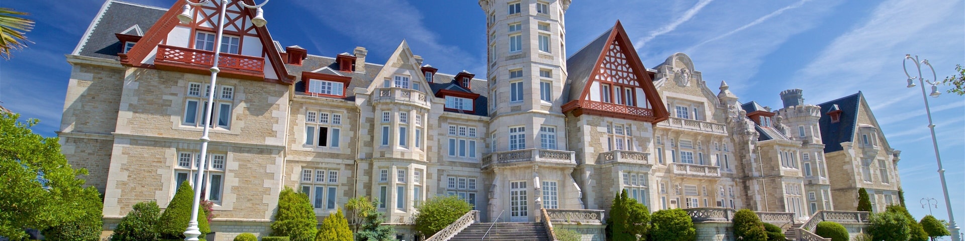 Palacio de la Magdalena which includes a garden and heritage architecture