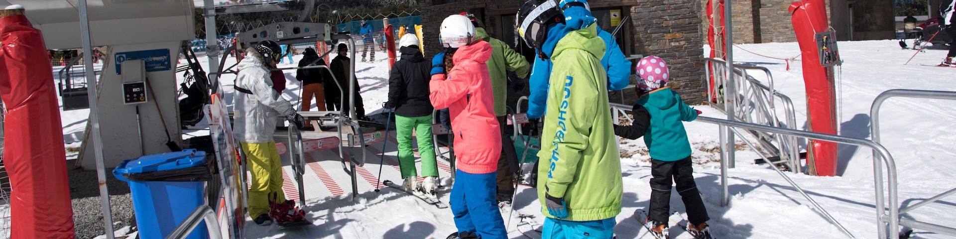 La Molina Ski Resort mostrando snowboard, esqui na neve e neve