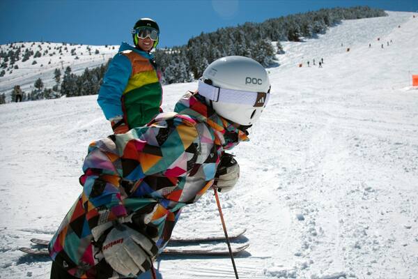 Skigebiet La Molina mit einem Schnee und Skifahren