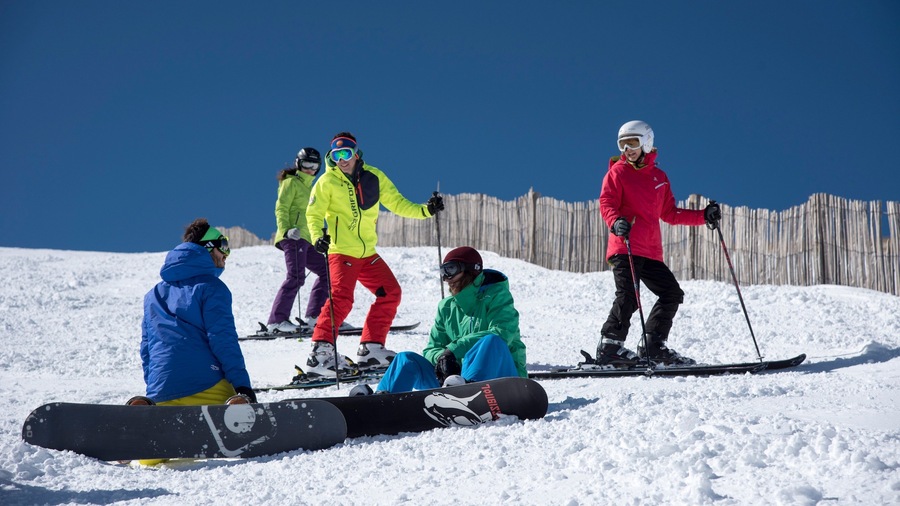 La Molina Ski Resort which includes snow skiing, snowboarding and snow